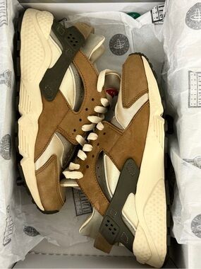 Nike Air Huarache LE Sneaker Desert Oak/Reed-Light Straw Limited Edition M6.5/W8
